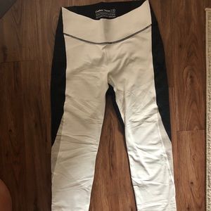 Outdoor Voices ⅞ zoom leggings